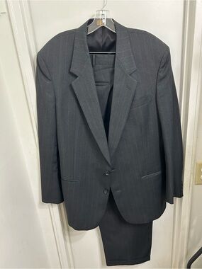 Nino Cerruti Paris 2 Piece Suit Charcoal Pinstripe 51 Chest Wool